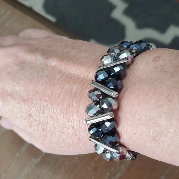 Silver & Black beaded elastic bracelet - Picture 3 of 3